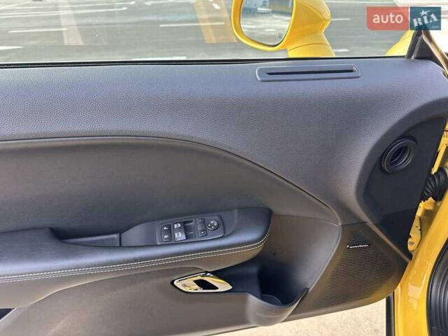 Желтый Додж Челенджер, объемом двигателя 6.17 л и пробегом 33 тыс. км за 45000 $, фото 31 на Automoto.ua