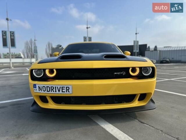 Желтый Додж Челенджер, объемом двигателя 6.17 л и пробегом 33 тыс. км за 45000 $, фото 9 на Automoto.ua