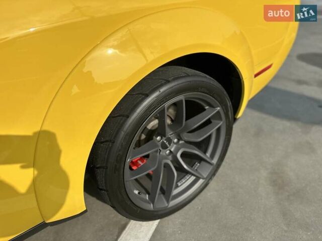 Желтый Додж Челенджер, объемом двигателя 6.17 л и пробегом 33 тыс. км за 45000 $, фото 27 на Automoto.ua