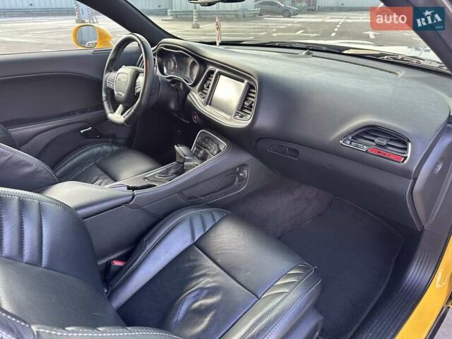 Желтый Додж Челенджер, объемом двигателя 6.17 л и пробегом 33 тыс. км за 45000 $, фото 34 на Automoto.ua