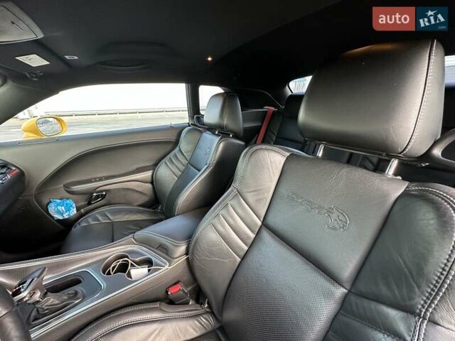 Желтый Додж Челенджер, объемом двигателя 6.17 л и пробегом 33 тыс. км за 45000 $, фото 32 на Automoto.ua