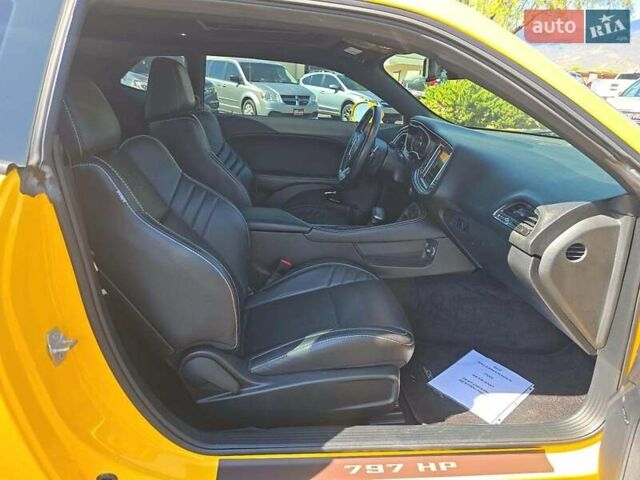 Жовтий Додж Challenger, об'ємом двигуна 6.2 л та пробігом 15 тис. км за 22000 $, фото 11 на Automoto.ua