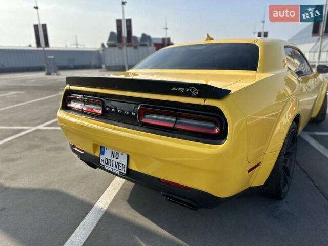 Желтый Додж Челенджер, объемом двигателя 6.17 л и пробегом 33 тыс. км за 45000 $, фото 26 на Automoto.ua