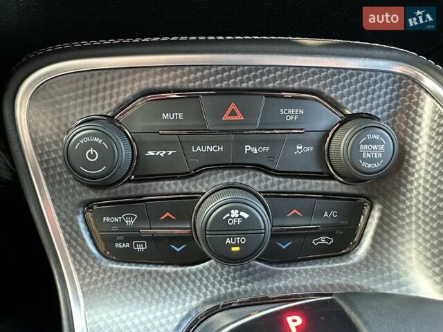 Желтый Додж Челенджер, объемом двигателя 6.17 л и пробегом 33 тыс. км за 45000 $, фото 2 на Automoto.ua