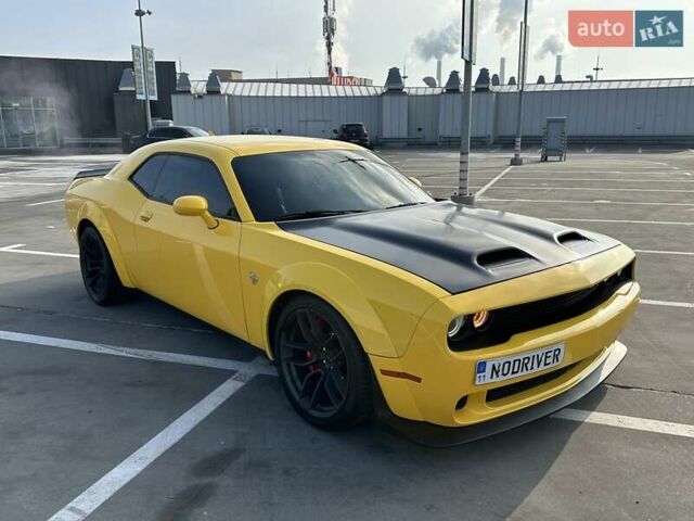 Желтый Додж Челенджер, объемом двигателя 6.17 л и пробегом 33 тыс. км за 45000 $, фото 12 на Automoto.ua
