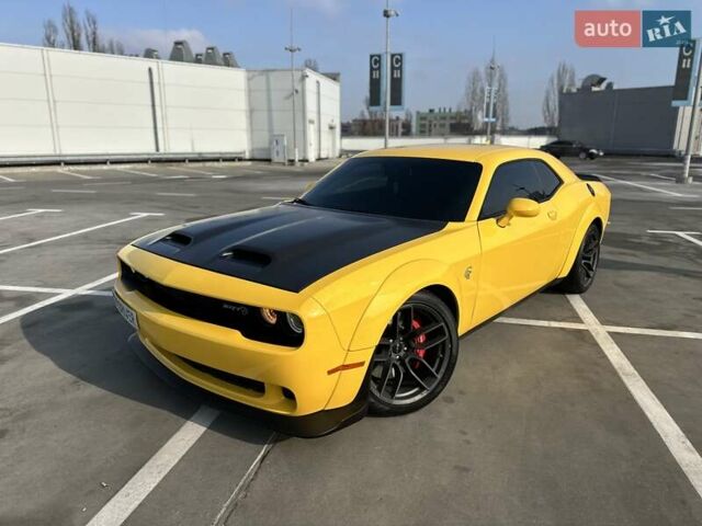 Желтый Додж Челенджер, объемом двигателя 6.17 л и пробегом 33 тыс. км за 45000 $, фото 6 на Automoto.ua