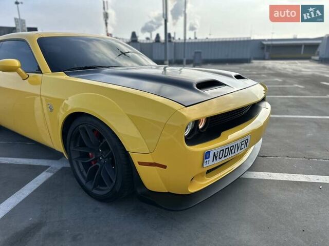 Желтый Додж Челенджер, объемом двигателя 6.17 л и пробегом 33 тыс. км за 45000 $, фото 10 на Automoto.ua