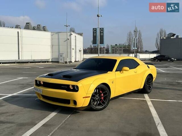 Желтый Додж Челенджер, объемом двигателя 6.17 л и пробегом 33 тыс. км за 45000 $, фото 1 на Automoto.ua