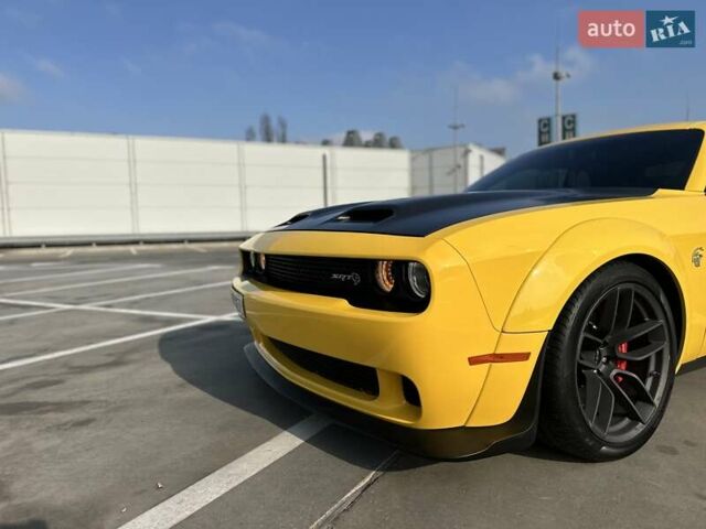 Желтый Додж Челенджер, объемом двигателя 6.17 л и пробегом 33 тыс. км за 45000 $, фото 21 на Automoto.ua