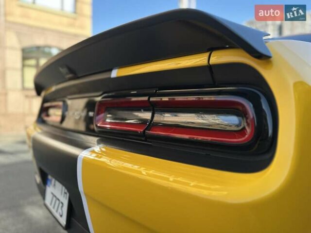 Жовтий Додж Challenger, об'ємом двигуна 6.4 л та пробігом 56 тис. км за 69000 $, фото 15 на Automoto.ua