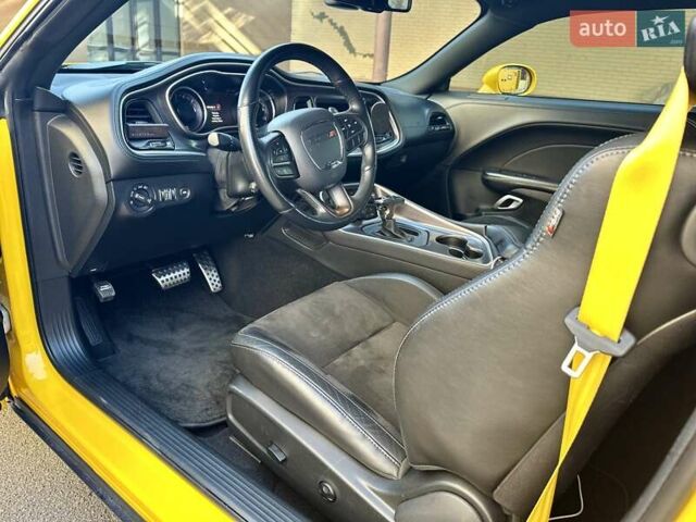 Жовтий Додж Challenger, об'ємом двигуна 6.4 л та пробігом 56 тис. км за 69000 $, фото 18 на Automoto.ua