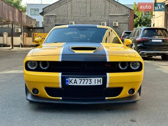 Жовтий Додж Challenger, об'ємом двигуна 6.4 л та пробігом 56 тис. км за 69000 $, фото 1 на Automoto.ua