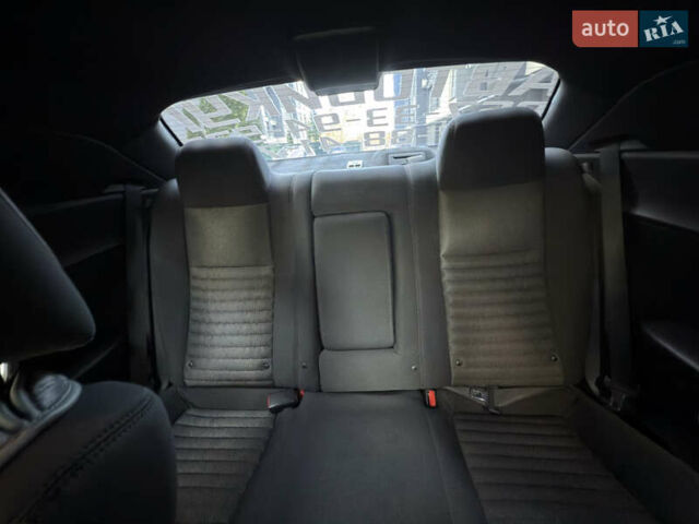 Серый Додж Челенджер, объемом двигателя 3.6 л и пробегом 213 тыс. км за 12999 $, фото 12 на Automoto.ua