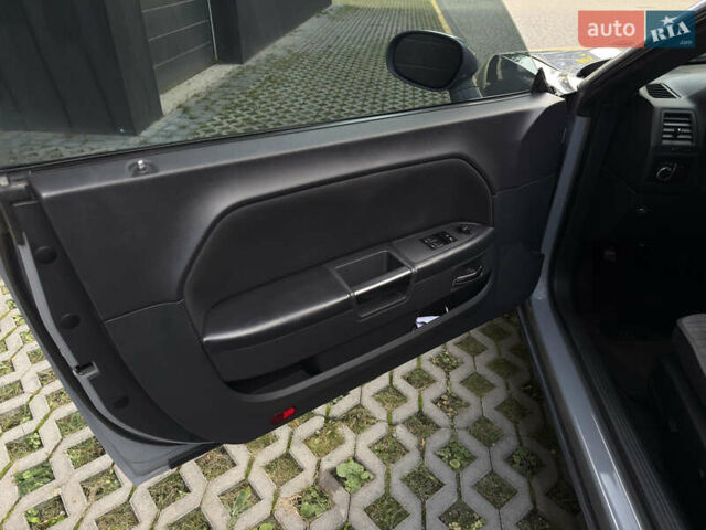 Серый Додж Челенджер, объемом двигателя 3.6 л и пробегом 213 тыс. км за 12999 $, фото 10 на Automoto.ua