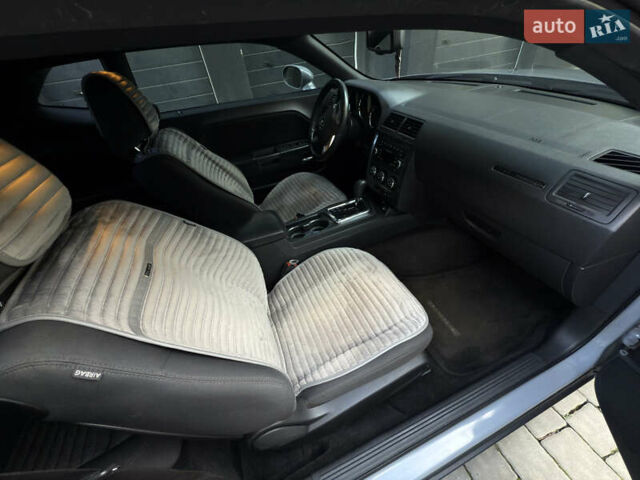 Серый Додж Челенджер, объемом двигателя 3.6 л и пробегом 213 тыс. км за 12999 $, фото 15 на Automoto.ua