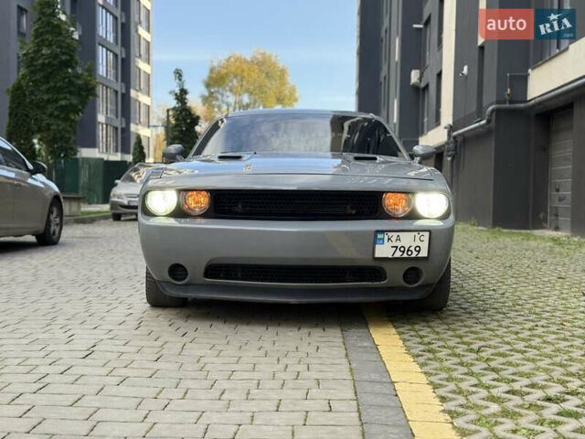 Серый Додж Челенджер, объемом двигателя 3.6 л и пробегом 213 тыс. км за 12999 $, фото 1 на Automoto.ua