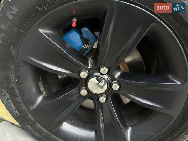 Серый Додж Челенджер, объемом двигателя 3.6 л и пробегом 213 тыс. км за 12999 $, фото 18 на Automoto.ua