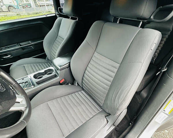 Сірий Додж Challenger, об'ємом двигуна 3.6 л та пробігом 170 тис. км за 15000 $, фото 12 на Automoto.ua