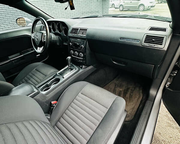 Сірий Додж Challenger, об'ємом двигуна 3.6 л та пробігом 170 тис. км за 15000 $, фото 10 на Automoto.ua