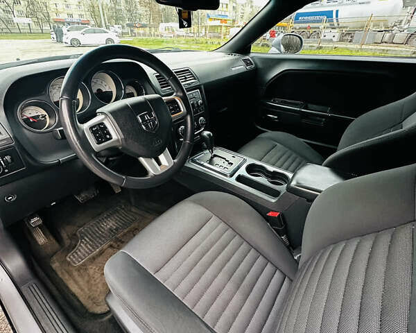 Сірий Додж Challenger, об'ємом двигуна 3.6 л та пробігом 170 тис. км за 15000 $, фото 7 на Automoto.ua