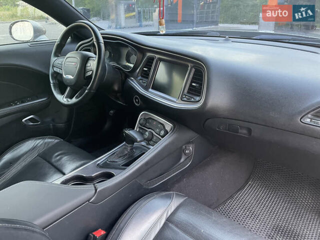 Серый Додж Челенджер, объемом двигателя 3.6 л и пробегом 224 тыс. км за 17800 $, фото 17 на Automoto.ua