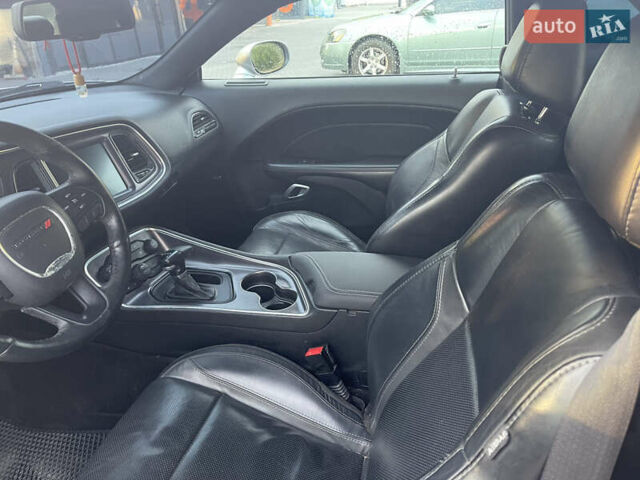 Серый Додж Челенджер, объемом двигателя 3.6 л и пробегом 224 тыс. км за 17800 $, фото 14 на Automoto.ua