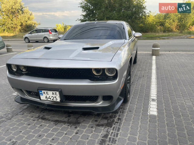 Серый Додж Челенджер, объемом двигателя 3.6 л и пробегом 224 тыс. км за 17800 $, фото 2 на Automoto.ua