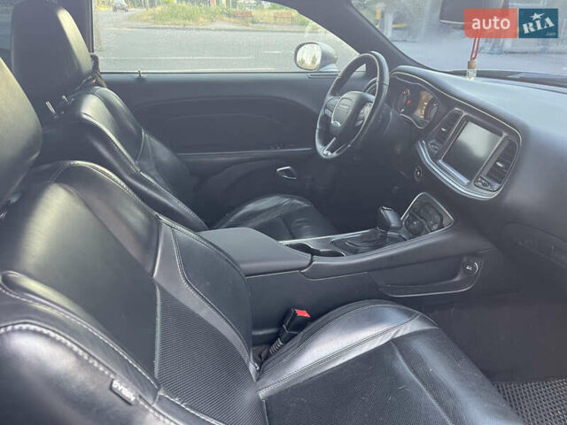 Серый Додж Челенджер, объемом двигателя 3.6 л и пробегом 224 тыс. км за 17800 $, фото 16 на Automoto.ua