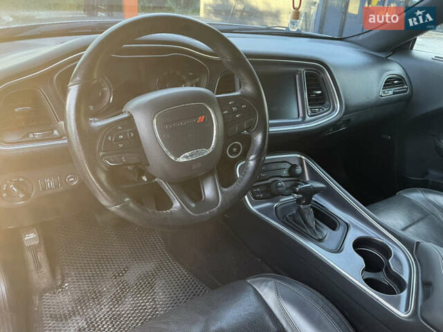 Серый Додж Челенджер, объемом двигателя 3.6 л и пробегом 224 тыс. км за 17800 $, фото 15 на Automoto.ua