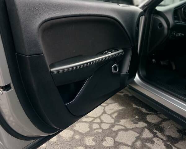 Сірий Додж Challenger, об'ємом двигуна 3.6 л та пробігом 225 тис. км за 18000 $, фото 19 на Automoto.ua