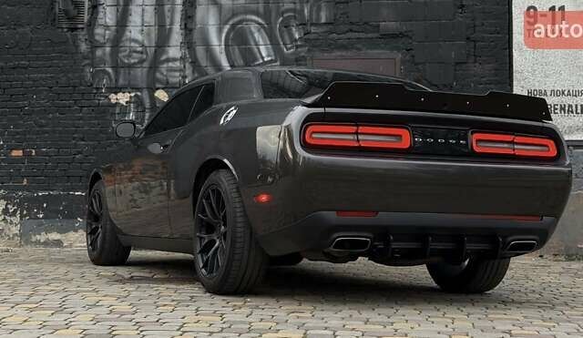 Серый Додж Челенджер, объемом двигателя 3.6 л и пробегом 170 тыс. км за 18300 $, фото 10 на Automoto.ua