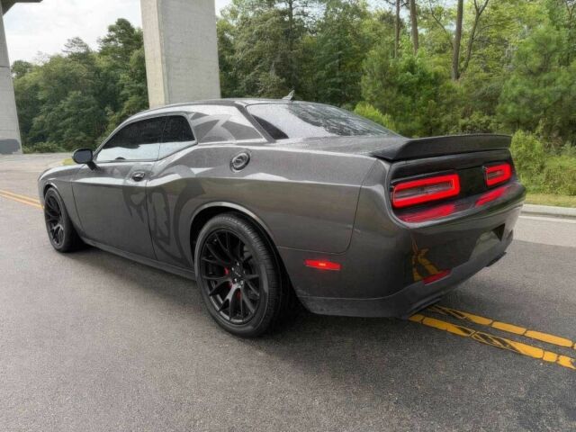 Серый Додж Челенджер, объемом двигателя 6.2 л и пробегом 78 тыс. км за 16800 $, фото 4 на Automoto.ua