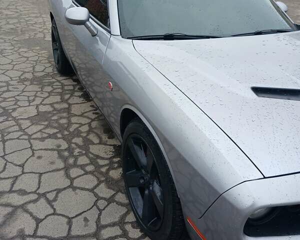 Сірий Додж Challenger, об'ємом двигуна 3.6 л та пробігом 225 тис. км за 18000 $, фото 3 на Automoto.ua