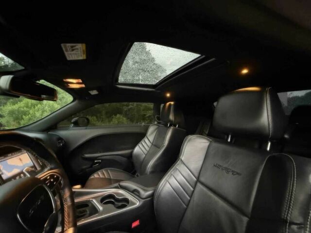 Серый Додж Челенджер, объемом двигателя 6.2 л и пробегом 78 тыс. км за 16800 $, фото 11 на Automoto.ua