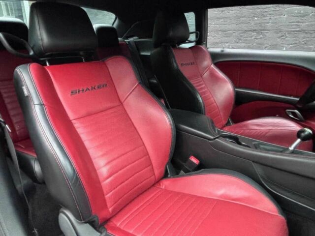 Серый Додж Челенджер, объемом двигателя 5.7 л и пробегом 76 тыс. км за 10200 $, фото 9 на Automoto.ua