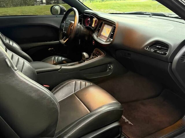 Серый Додж Челенджер, объемом двигателя 6.2 л и пробегом 78 тыс. км за 16800 $, фото 9 на Automoto.ua