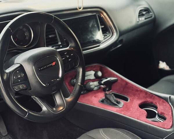 Серый Додж Челенджер, объемом двигателя 3.6 л и пробегом 170 тыс. км за 18300 $, фото 4 на Automoto.ua