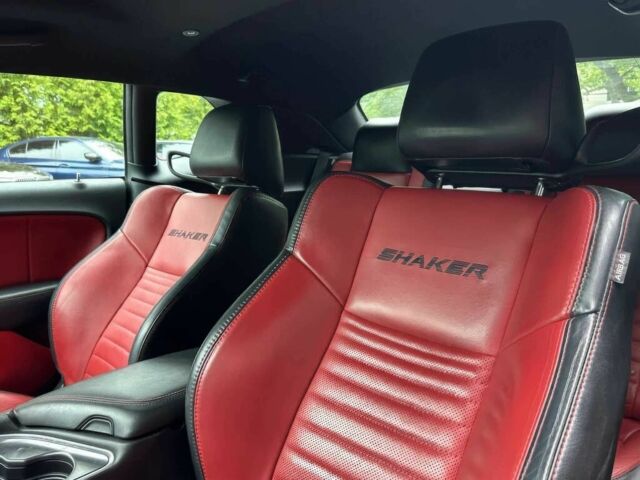 Серый Додж Челенджер, объемом двигателя 5.7 л и пробегом 76 тыс. км за 10200 $, фото 11 на Automoto.ua