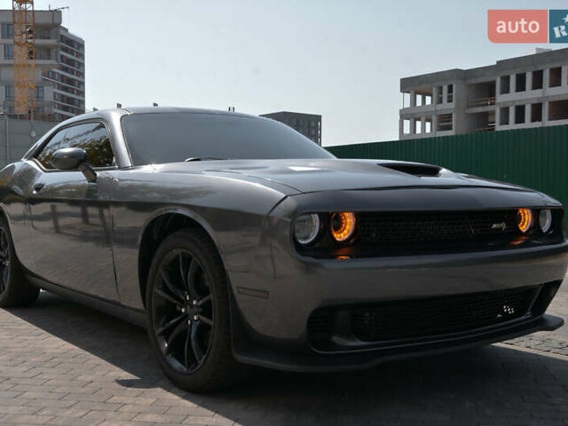 Серый Додж Челенджер, объемом двигателя 3.6 л и пробегом 273 тыс. км за 17500 $, фото 4 на Automoto.ua