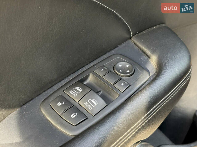 Серый Додж Челенджер, объемом двигателя 6.41 л и пробегом 108 тыс. км за 26500 $, фото 13 на Automoto.ua