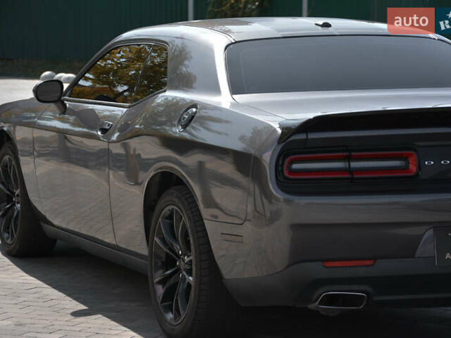 Серый Додж Челенджер, объемом двигателя 3.6 л и пробегом 273 тыс. км за 17500 $, фото 8 на Automoto.ua