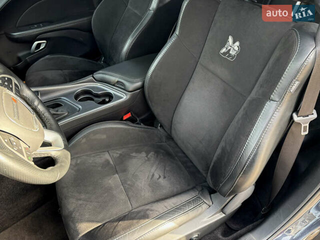 Серый Додж Челенджер, объемом двигателя 6.41 л и пробегом 108 тыс. км за 26500 $, фото 12 на Automoto.ua