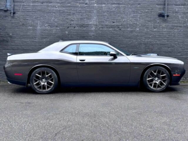 Серый Додж Челенджер, объемом двигателя 5.7 л и пробегом 76 тыс. км за 10200 $, фото 6 на Automoto.ua