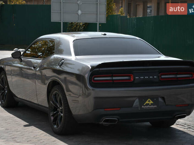 Серый Додж Челенджер, объемом двигателя 3.6 л и пробегом 273 тыс. км за 17500 $, фото 7 на Automoto.ua