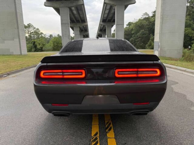 Серый Додж Челенджер, объемом двигателя 6.2 л и пробегом 78 тыс. км за 16800 $, фото 5 на Automoto.ua