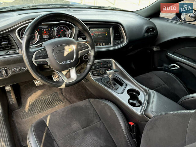 Серый Додж Челенджер, объемом двигателя 6.41 л и пробегом 108 тыс. км за 26500 $, фото 16 на Automoto.ua