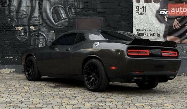 Серый Додж Челенджер, объемом двигателя 3.6 л и пробегом 170 тыс. км за 18300 $, фото 9 на Automoto.ua
