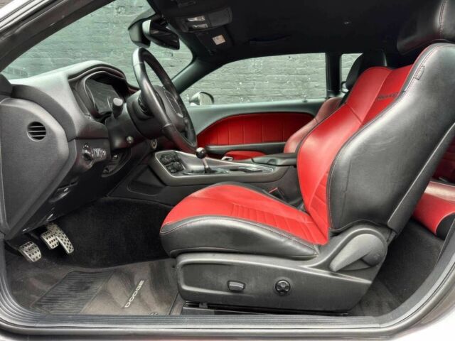 Серый Додж Челенджер, объемом двигателя 5.7 л и пробегом 76 тыс. км за 10200 $, фото 7 на Automoto.ua