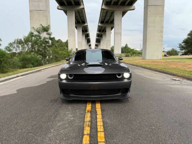 Серый Додж Челенджер, объемом двигателя 6.2 л и пробегом 78 тыс. км за 16800 $, фото 1 на Automoto.ua