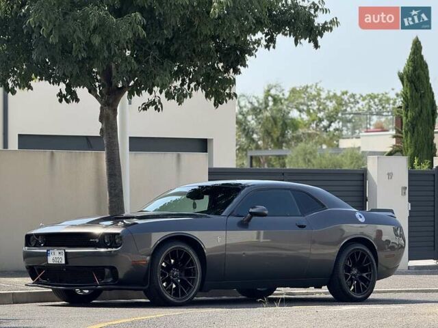 Серый Додж Челенджер, объемом двигателя 3.6 л и пробегом 170 тыс. км за 18300 $, фото 6 на Automoto.ua